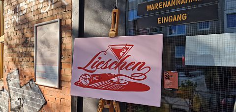 Mit einem Lächeln auf den Lippen